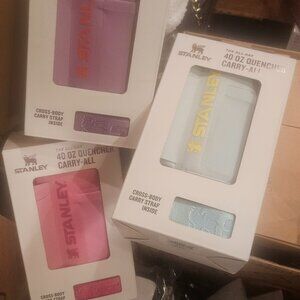 Stanley 30 or 40 oz quencher carry all. Brand new